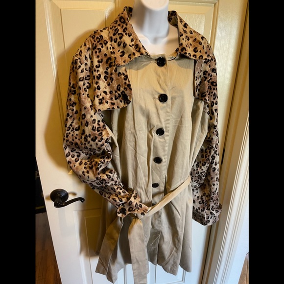 Robert Louis Jackets & Blazers - Robert Louis light weight trench coat.